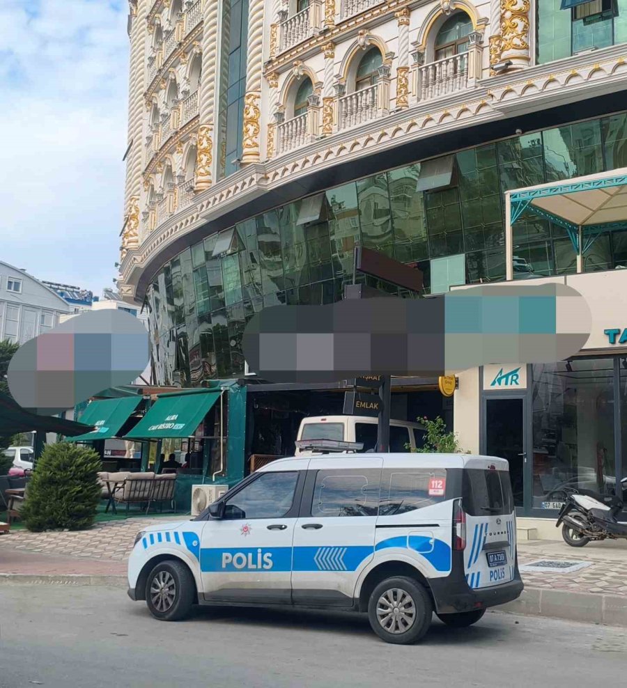 Rus Uyruklu Turist Konakladığı Otelin Koridorunda Ölü Bulundu