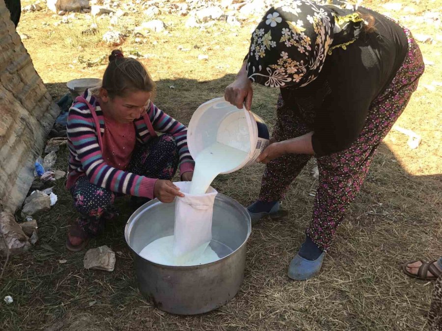 Eskiden Çul Dokuma Ve Kıl Çadırda Kullanılan Koyun Kılları Artık Çöpe Gidiyor