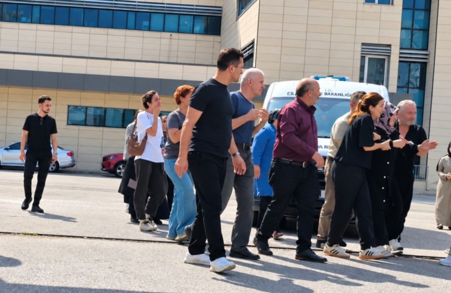 Kürek Sörfü Yaparken Boğularak Hayatını Kaybeden Gencin Annesinin Feryatları Yürek Sızlattı