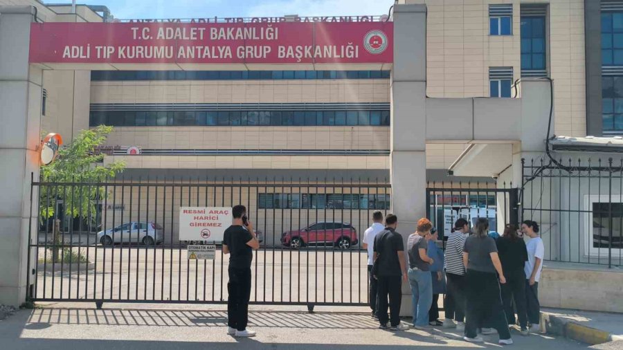 Kürek Sörfü Yaparken Boğularak Hayatını Kaybeden Gencin Annesinin Feryatları Yürek Sızlattı