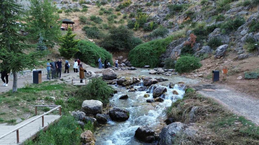 3 Bin Yıllık İvriz Kaya Anıtı Ziyaretçilerini Ağırlıyor