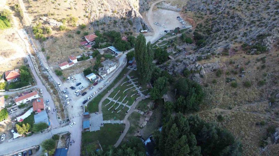 3 Bin Yıllık İvriz Kaya Anıtı Ziyaretçilerini Ağırlıyor