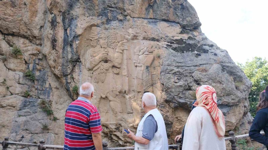 3 Bin Yıllık İvriz Kaya Anıtı Ziyaretçilerini Ağırlıyor
