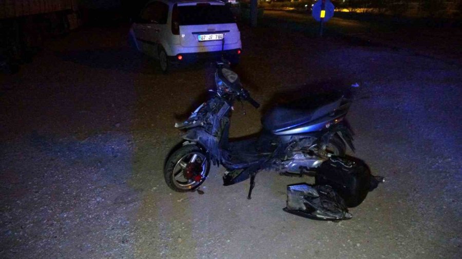 Manavgat’ta Motorlu Bisiklet İle Otomobil Çarpıştı: 1 Yaralı