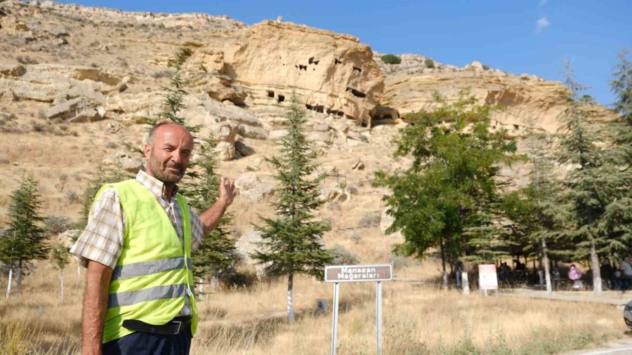 Karaman’ın Kaya Kütlesine Oyulan 5 Katlı Tarihi Mirası Ziyaretçi Akınına Uğruyor