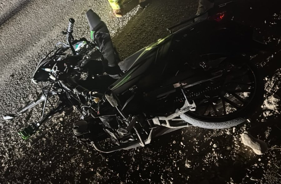 Kamyonetle Çarpışan Motosikletin 16 Yaşındaki Sürücüsü Hayatını Kaybetti