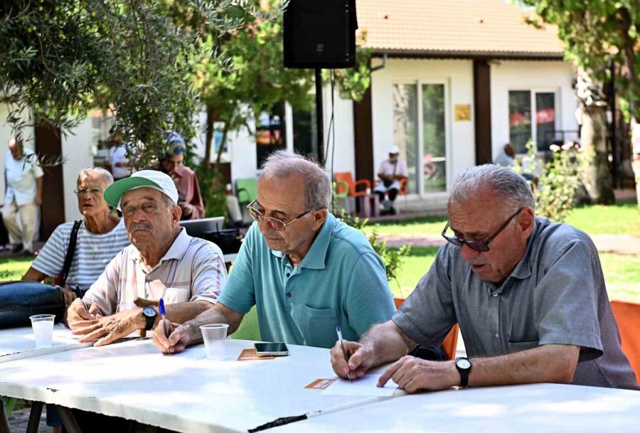 Muratpaşa, Alzaymır Farkındalığı İçin Yaşlı Evlerinde Buluştu