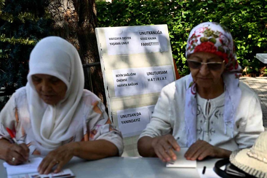 Muratpaşa, Alzaymır Farkındalığı İçin Yaşlı Evlerinde Buluştu