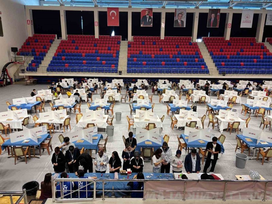 Niğde’de Öğrenciler Deneyap Atölyesi İçin Ter Döktü