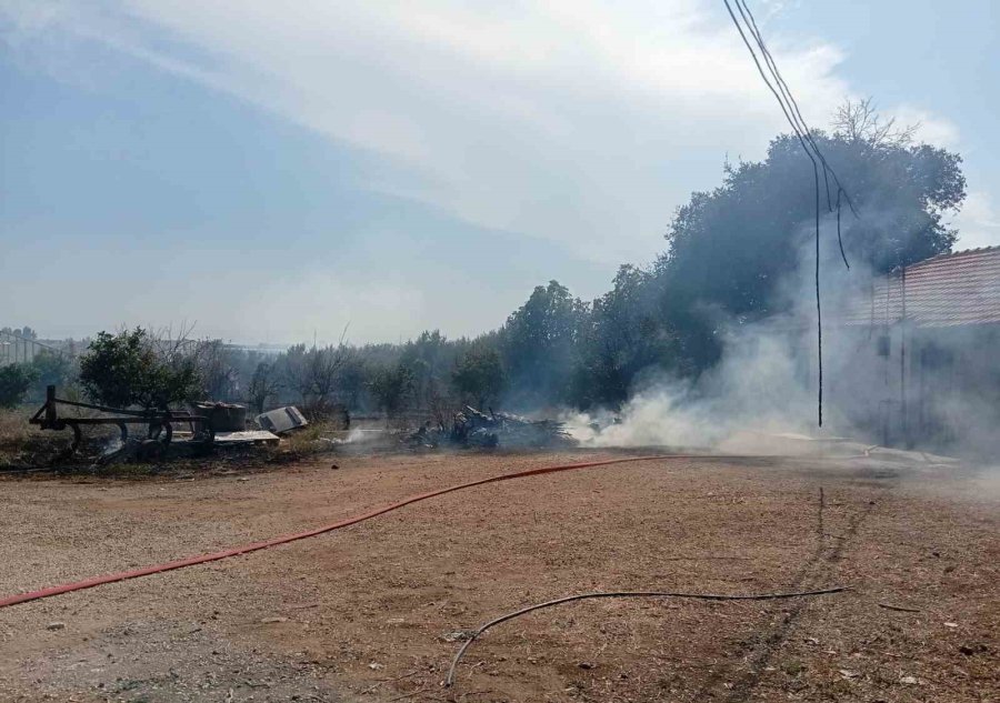Serik’te Çıkan Yangında Biber Serası Zarar Gördü, Alevler Eve Metreler Kala Durduruldu