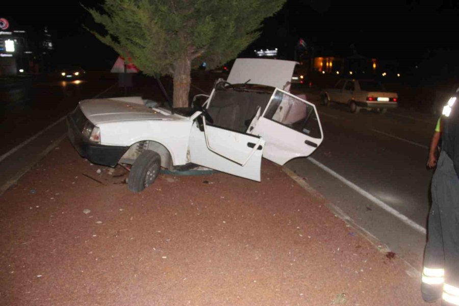 Beyşehir’de Tofaş Otomobil Ağaca Çarptı: 1’i Ağır 2 Yaralı