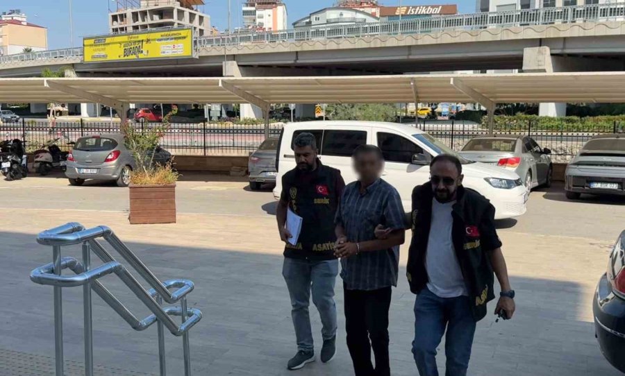 Üzerine Çöp Poşeti Geçirip Küçükbaş Hayvanlarını Şikayet Eden Ailenin Otomobilini Kundakladı