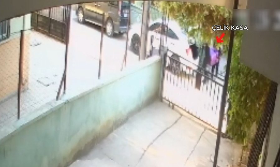 Evden Çaldıkları Çelik Kasaları Dereye Attılar, Altınları Motosiklet Koltuğuna Sakladılar