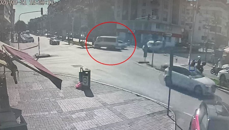 Antalya’da Ağır Çekim Gibi Kaza