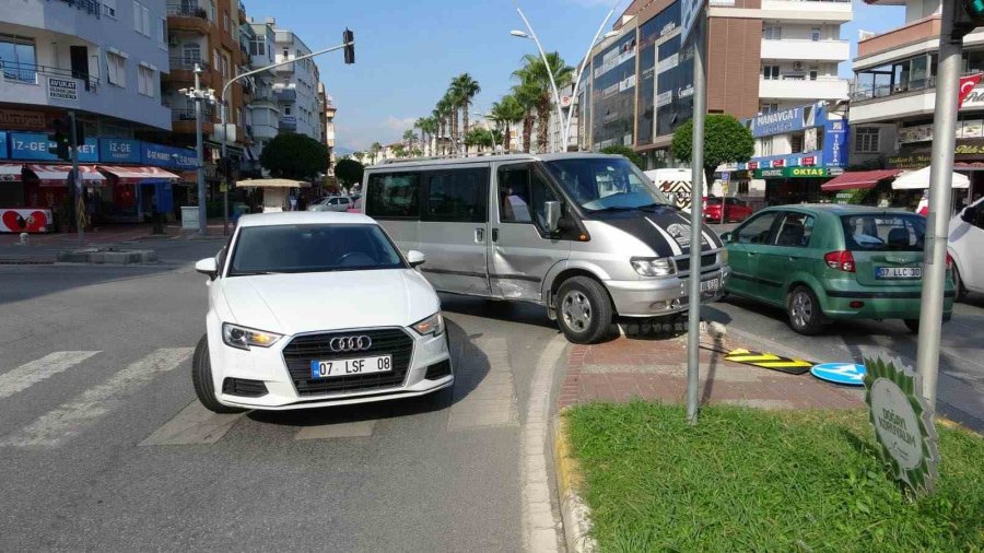 Antalya’da Ağır Çekim Gibi Kaza