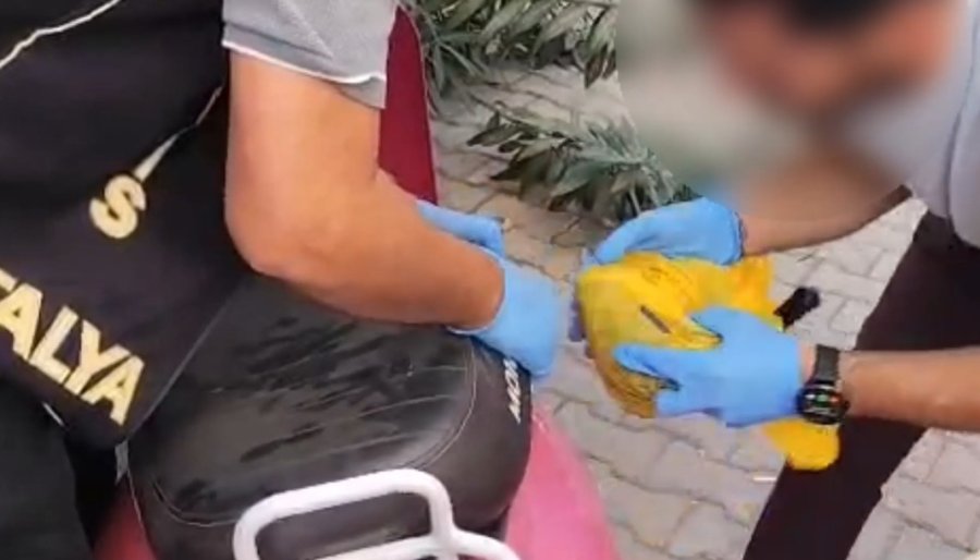 Evden Çaldıkları Çelik Kasaları Dereye Attılar, Altınları Motosiklet Koltuğuna Sakladılar