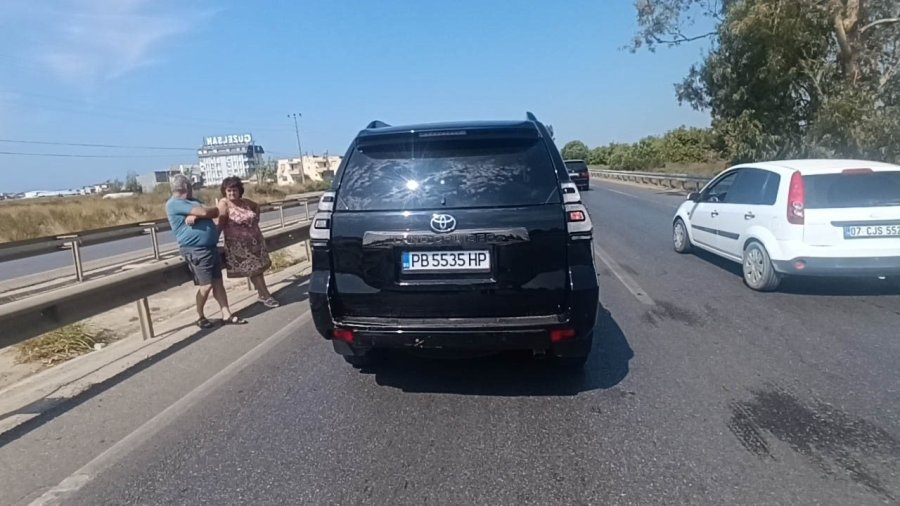 Manavgat’ta 3 Araçlı Zincirleme Kaza, Trafikte Uzun Araç Kuyruğuna Neden Oldu