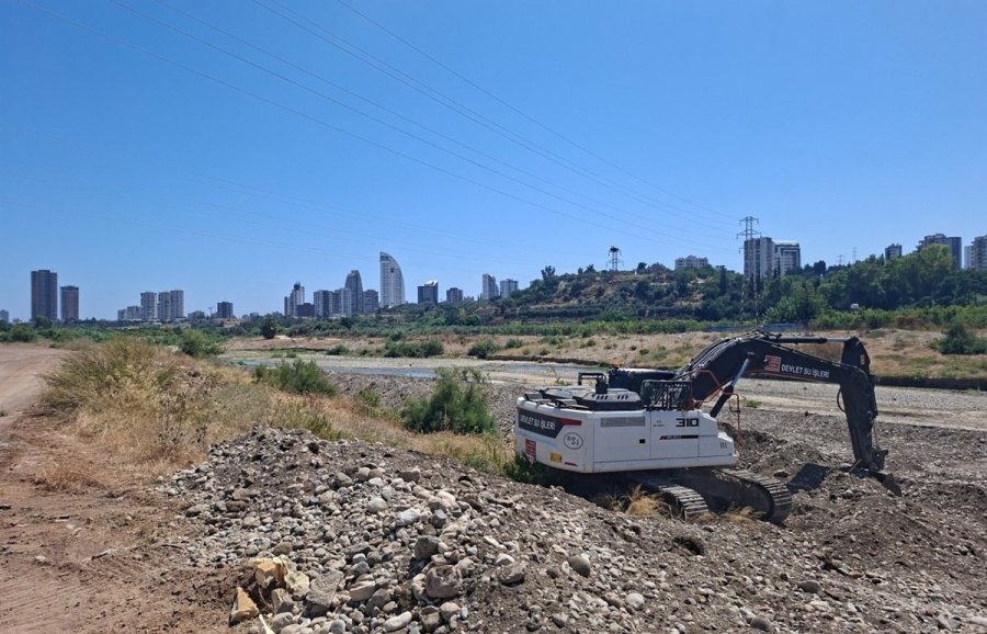 Mersin’de Sel Ve Taşkın Riskine Karşı Dere Islahı Çalışmaları Sürüyor