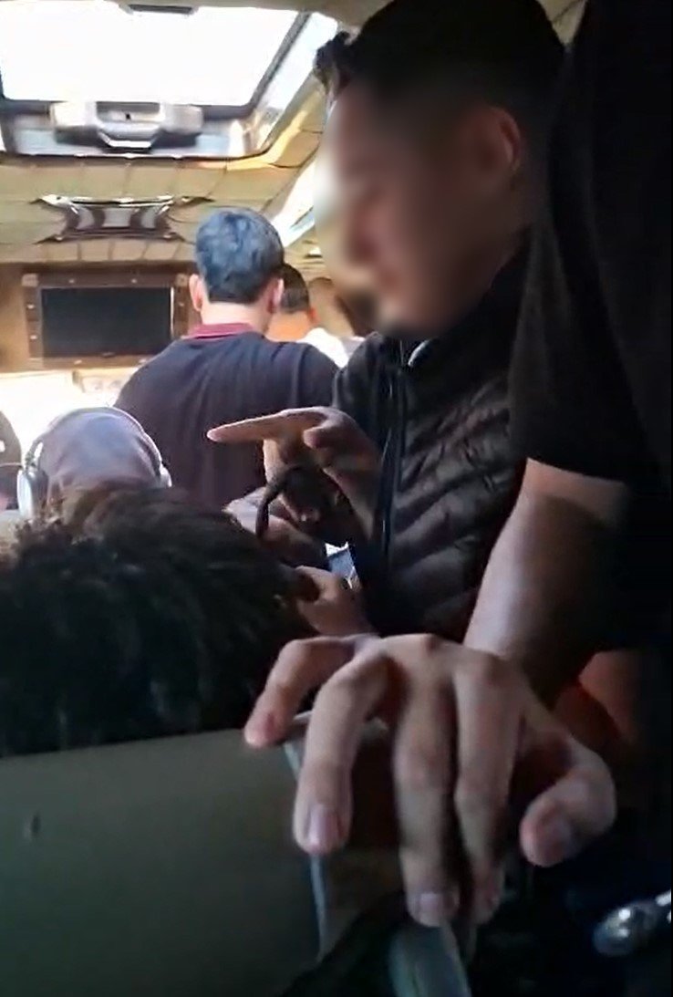 Öğrenciler Serviste Üst Üste Okula Gidiyor