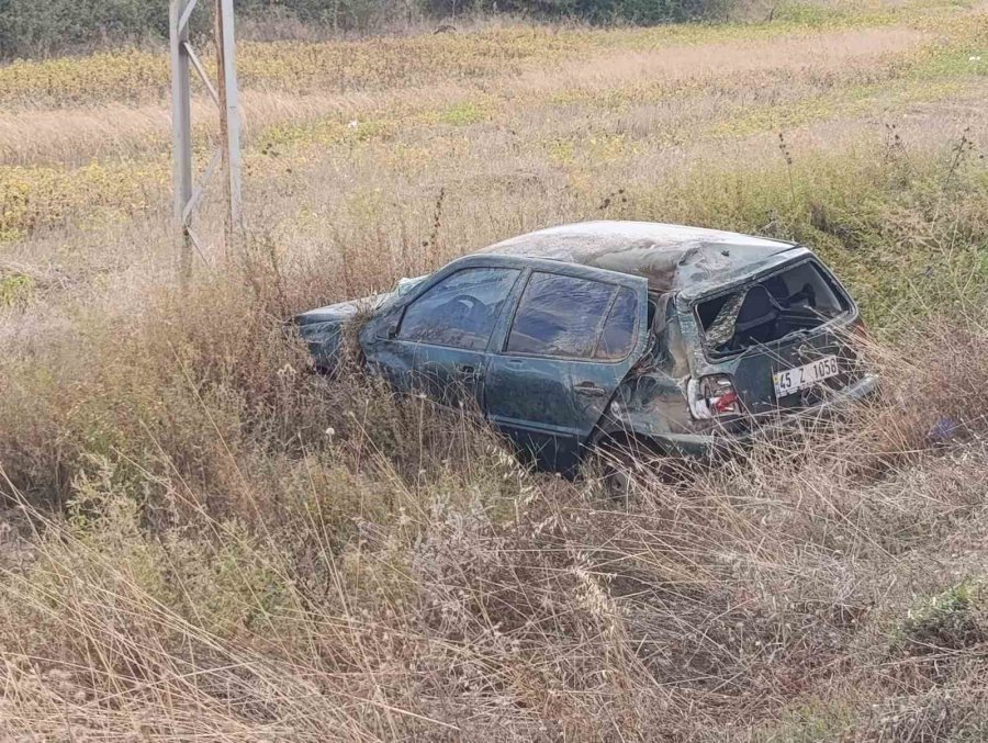 Kaygan Yolda Kontrolden Çıkan Otomobil Şarampole Devrildi: 1 Yaralı