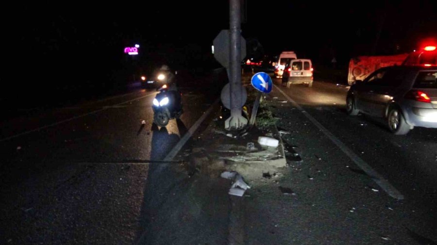 Kırmızı Işık İhlali Kazaya Neden Oldu: 2’si Turist 3 Yaralı