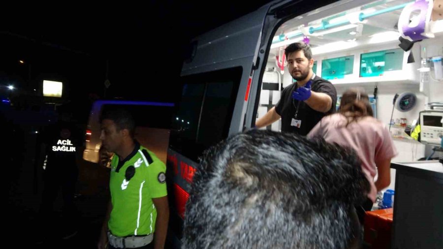 Kırmızı Işık İhlali Kazaya Neden Oldu: 2’si Turist 3 Yaralı