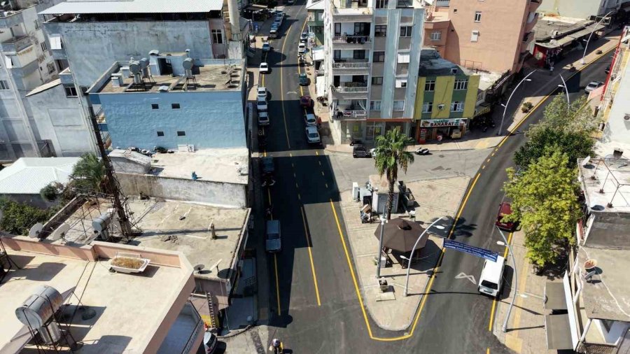Anamur’da 3 Cadde Sıcak Asfaltla Yenilendi