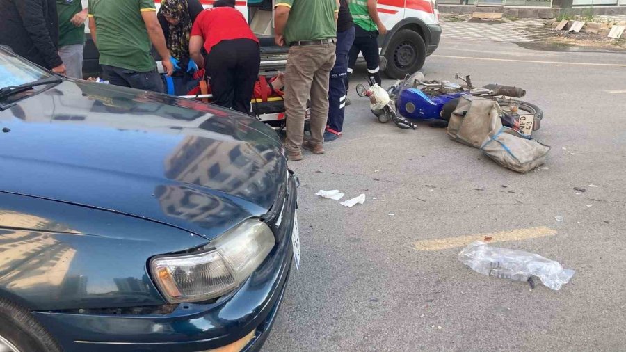 Otomobille Çarpışan Motosikletin Sürücüsü Yaralandı