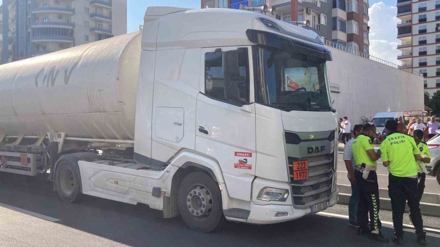 Tankerin Çarptığı Yaya Hayatını Kaybetti