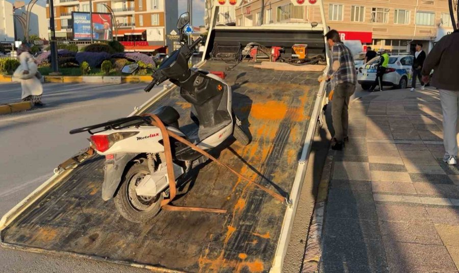 Plakasız Motosiklete Bindi, 46 Bin Lira Ceza Yiyip Motor Ve Ehliyetinden Oldu