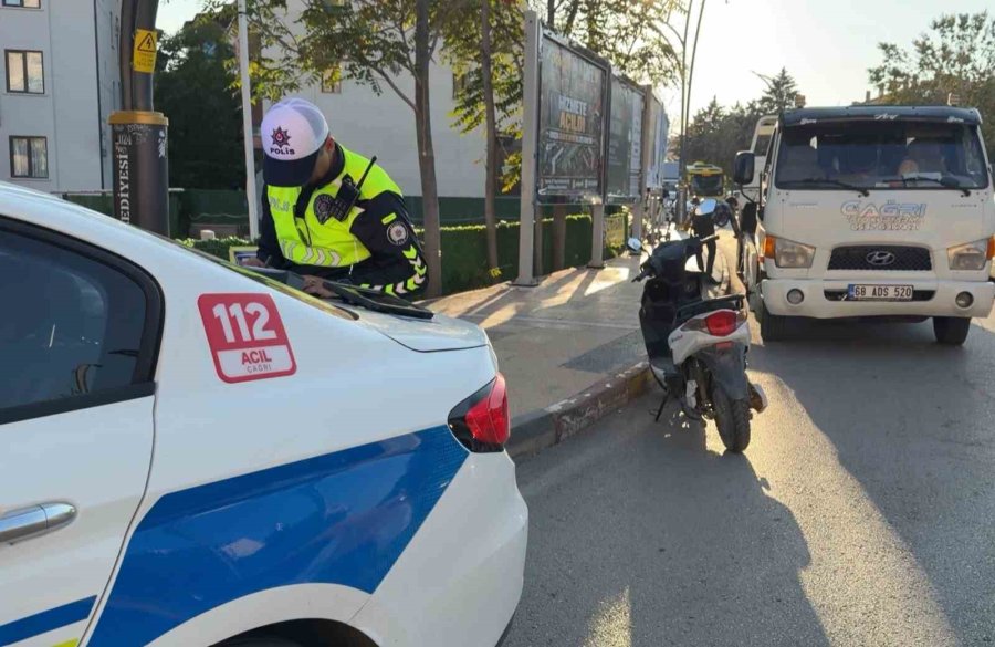 Plakasız Motosiklete Bindi, 46 Bin Lira Ceza Yiyip Motor Ve Ehliyetinden Oldu