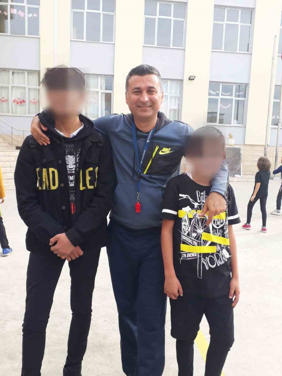 Okula Giderken Cezaevine Götürülen Öğretmen Yıllar Sonra Beraat Etti
