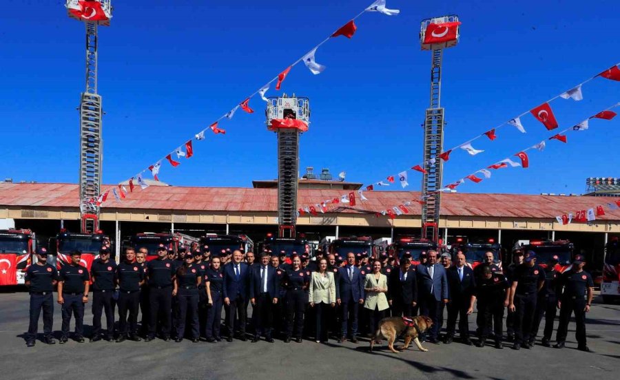 Antalya İtfaiyesi Araç Filosunu Güçlendirdi: 24 Yeni İtfaiye Aracı Sahada