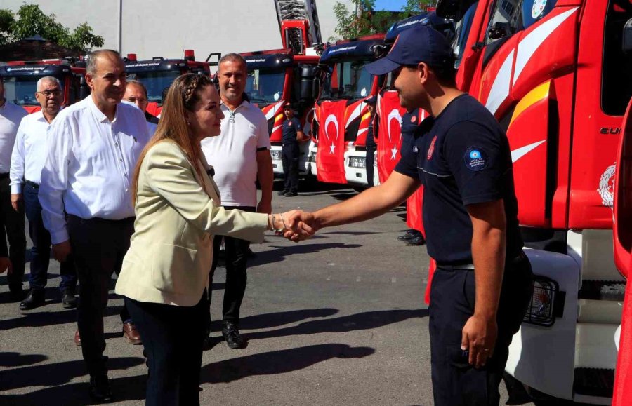 Antalya İtfaiyesi Araç Filosunu Güçlendirdi: 24 Yeni İtfaiye Aracı Sahada