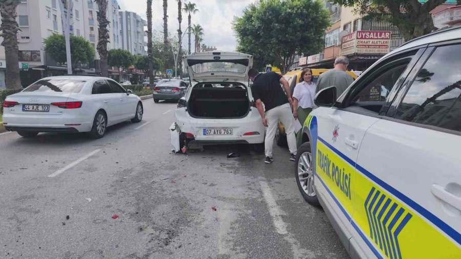 Direksiyon Eğitimi Alan Kursiyerin Ani Freni Kazayı Beraberinde Getirdi