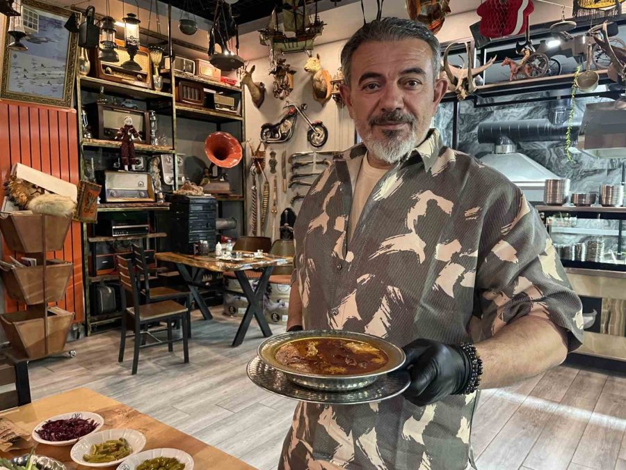 Kelle, Ayak Ve Yanak Etinden Kış İçin "atom" Hazırlıyor