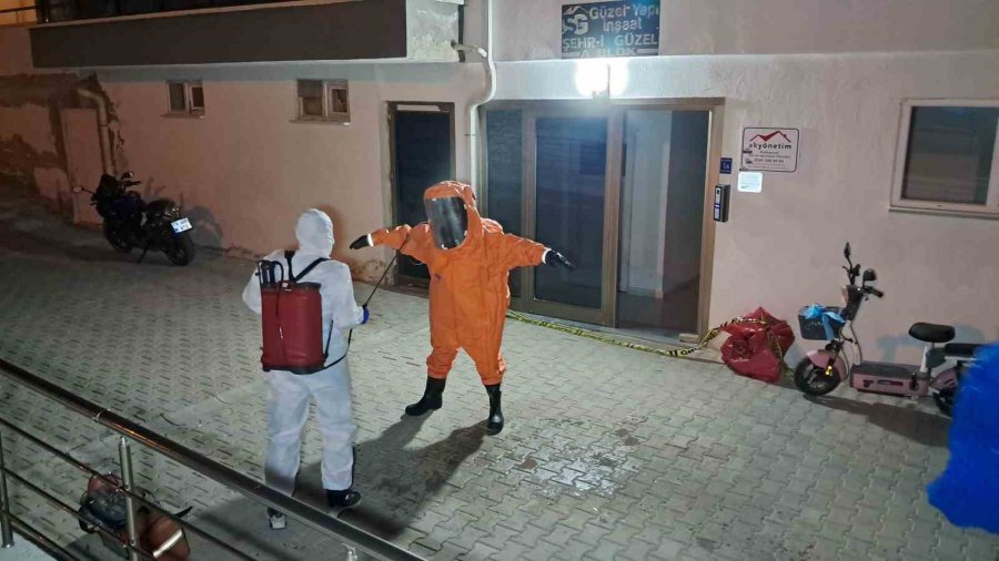 "siyanür Var, Girmeyin" Notu Bulunan Dairede Ölü Bulunan Çiftin Olayında Cinayet Ve İntihar Şüphesi