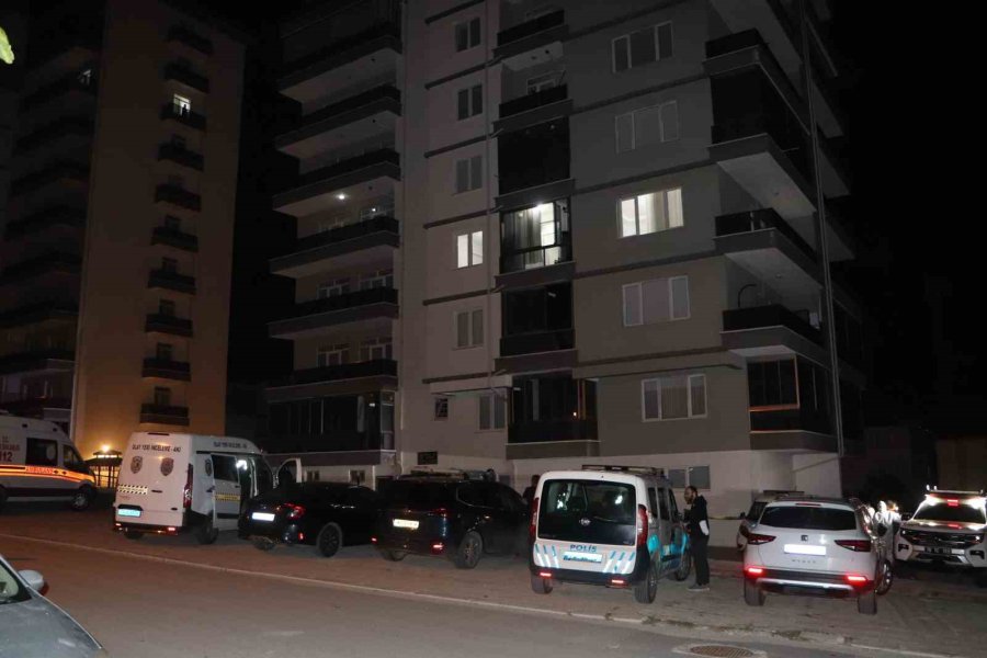 "siyanür Var, Girmeyin" Notu Bulunan Dairede Ölü Bulunan Çiftin Olayında Cinayet Ve İntihar Şüphesi