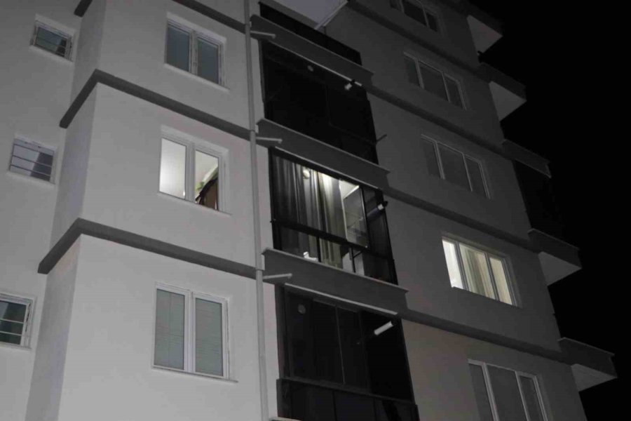 "siyanür Var, Girmeyin" Notu Bulunan Dairede Ölü Bulunan Çiftin Olayında Cinayet Ve İntihar Şüphesi