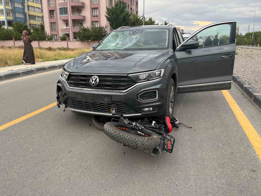 Niğde’de Otomobil İle Elektrikli Bisiklet Çarpıştı: 1 Yaralı