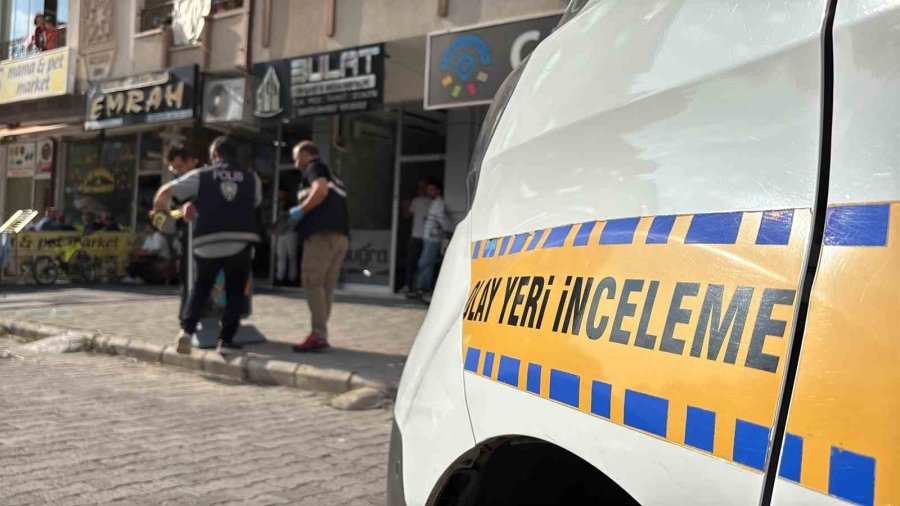 Aksaray’da 5. Kattan Düşen Adam Ağır Yaralandı