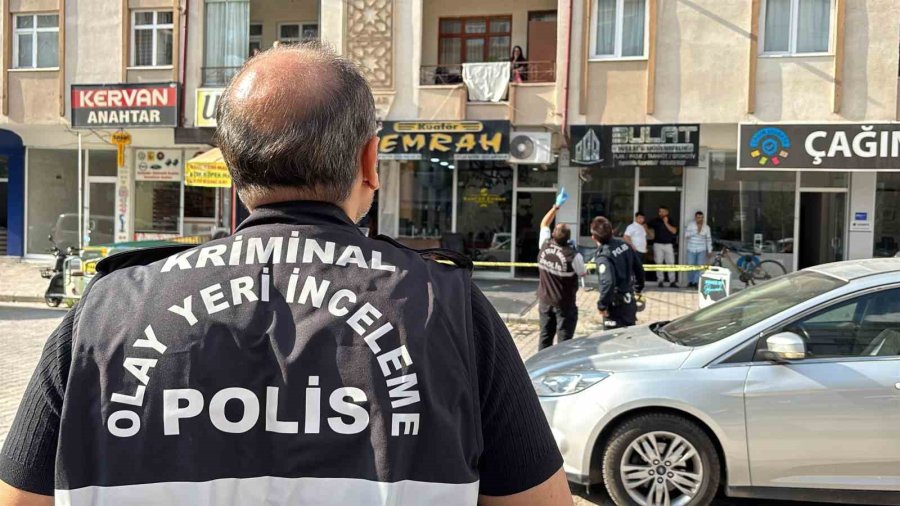 Aksaray’da 5. Kattan Düşen Adam Ağır Yaralandı
