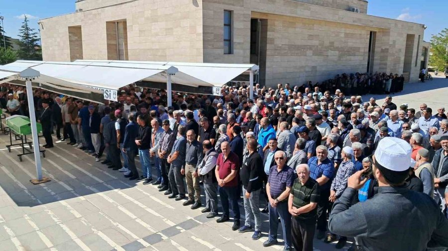 Karaman’da Evlerinde Ölü Bulunan Karı Koca Toprağa Verildi
