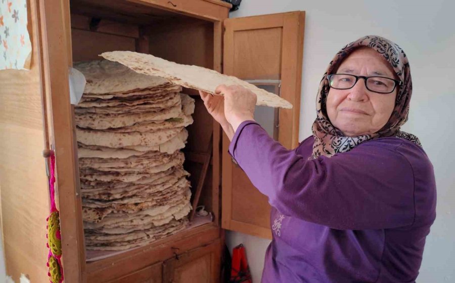 Mutluluğun Fotoğrafı: Ömrü Çatmada Geçti, 69 Yaşında Evi Oldu