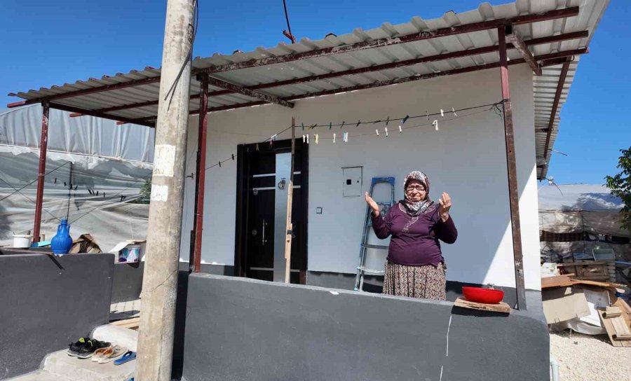 Mutluluğun Fotoğrafı: Ömrü Çatmada Geçti, 69 Yaşında Evi Oldu