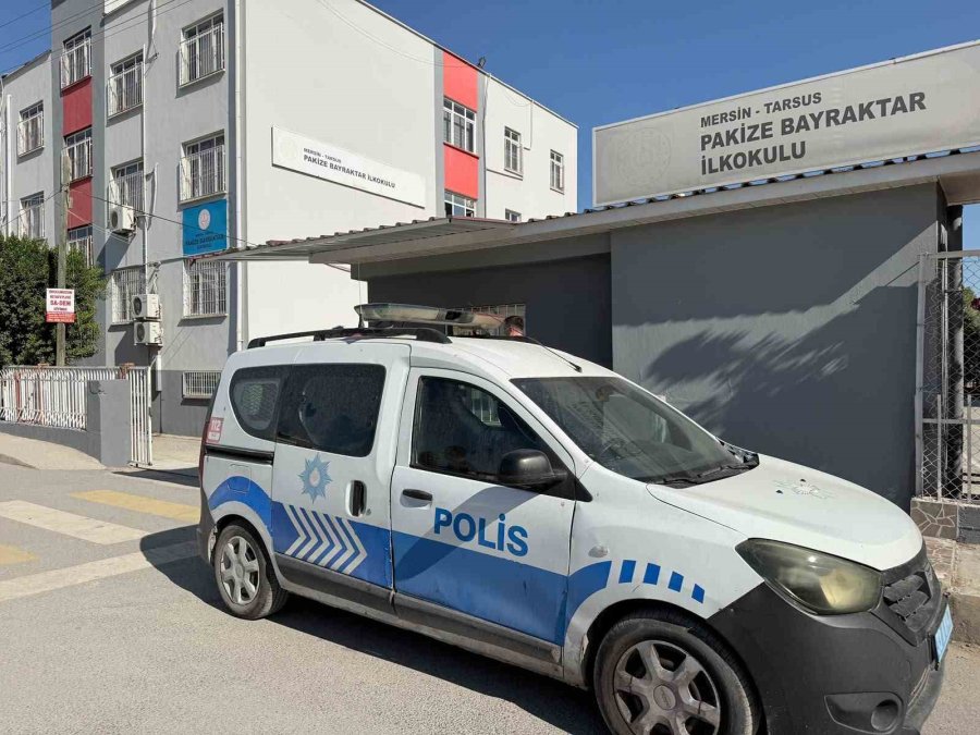 Tarsus’ta 1. Sınıf Öğrencisinin Çantasından Tabanca Çıktı