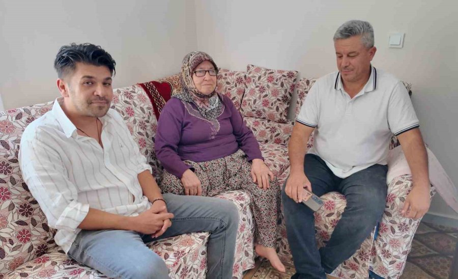 Mutluluğun Fotoğrafı: Ömrü Çatmada Geçti, 69 Yaşında Evi Oldu