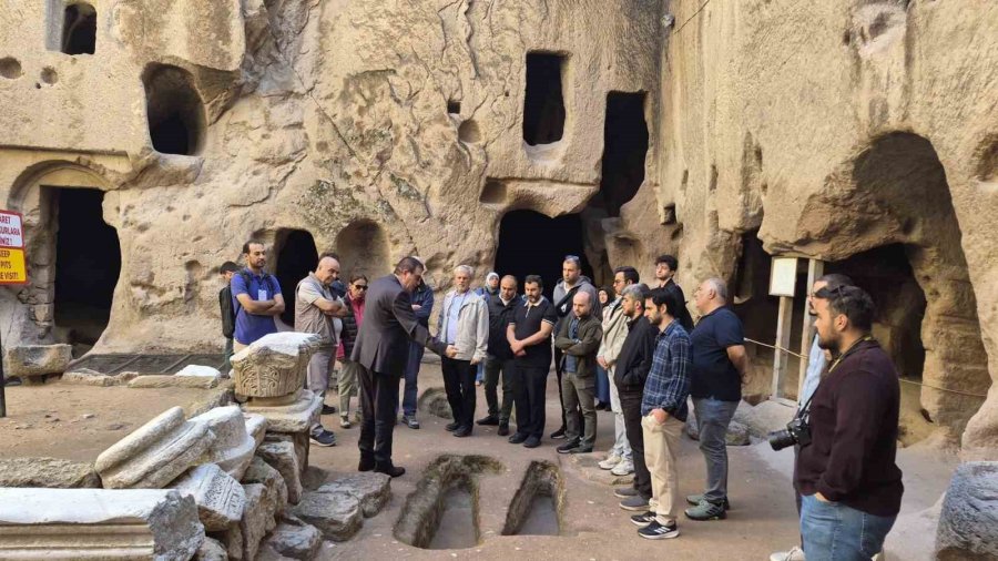 35 Akademisyen Gümüşler Manastırı’nı Ziyaret Etti