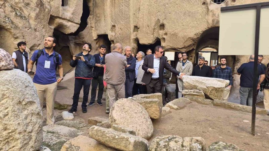 35 Akademisyen Gümüşler Manastırı’nı Ziyaret Etti
