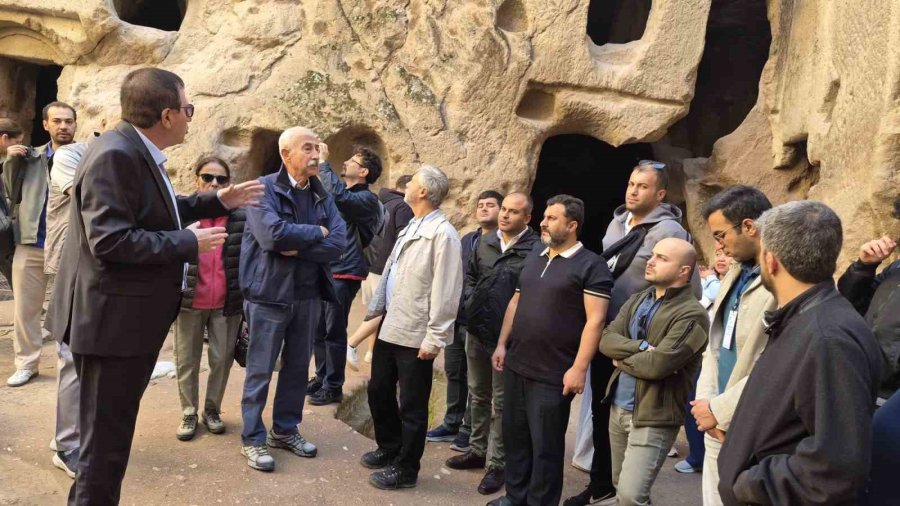 35 Akademisyen Gümüşler Manastırı’nı Ziyaret Etti